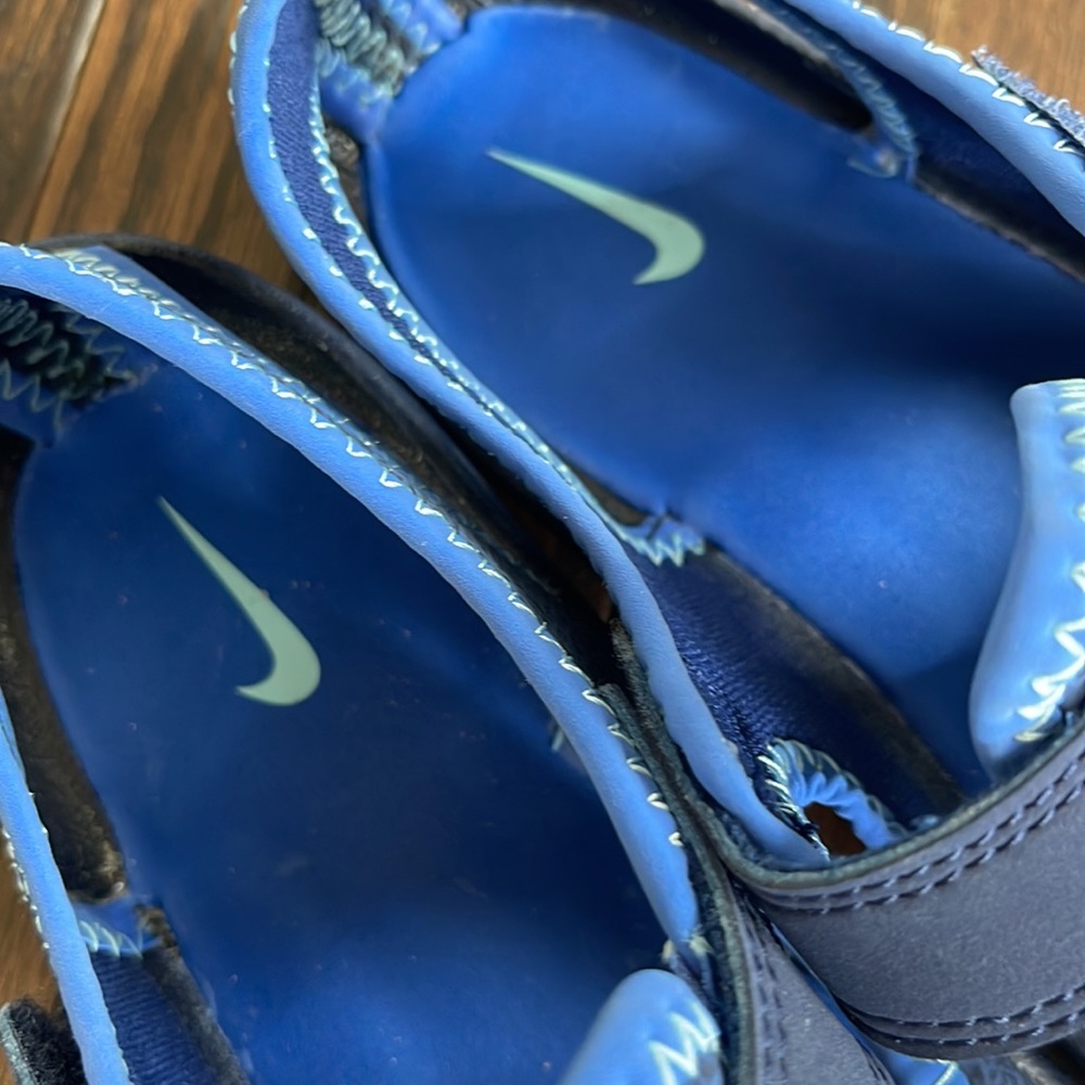 Nike - Picture 7 of 7